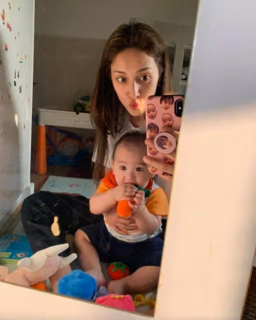 32歲TVB女星大曬母女合照！龍鳳胎弟弟像外國人，傳出身世疑雲