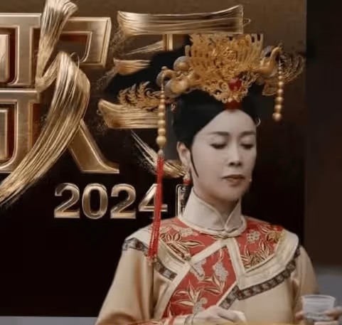 那英這位皇室後裔,高調回歸《歌手》大戰八國聯軍,父親曾與溥儀合影