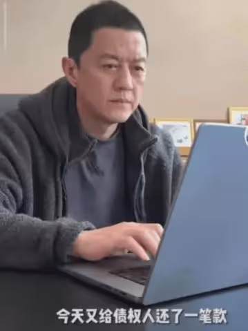 李亞鵬欠著巨債，老婆遊山玩水，同甘共苦只是說說而已！