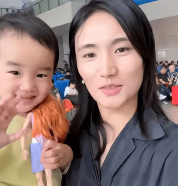 李亞鵬欠著巨債，老婆遊山玩水，同甘共苦只是說說而已！