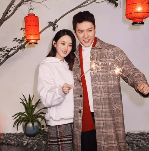 馮紹峰母親節喊話趙麗穎:兒子想你了,禮物收到了嗎?