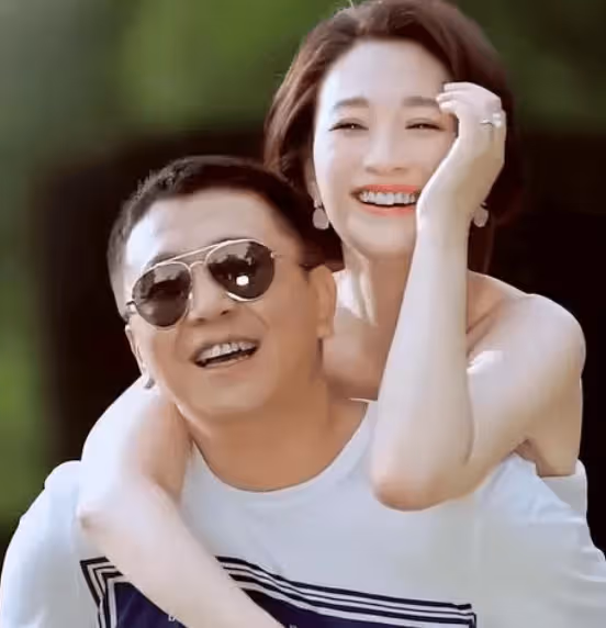 李小冉的面容像吃了防腐劑似的，老公給他五億也不做醫美