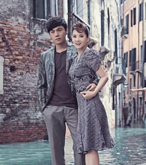 伊能靜結婚時秦昊買不起鑽戒，僅有4萬元存款，我毫無怨言默默支持！
