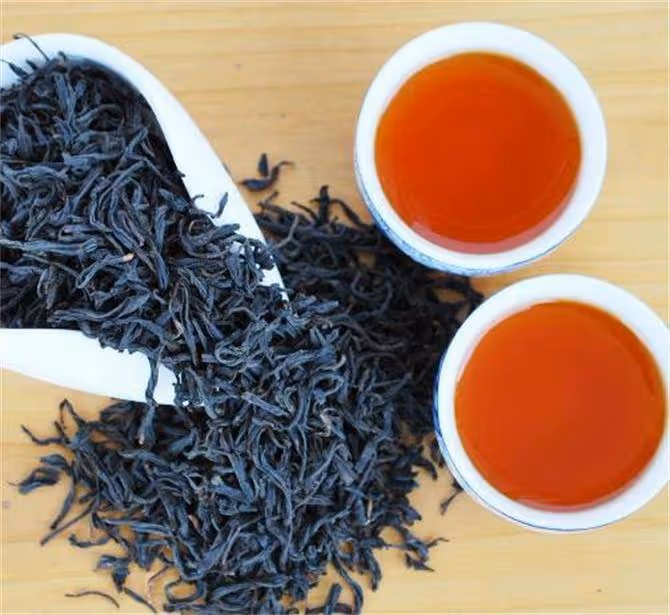 武夷紅茶正山小種有兩種口味,不難辨別,一聞就懂