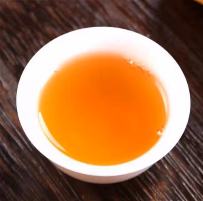 武夷紅茶正山小種有兩種口味,不難辨別,一聞就懂