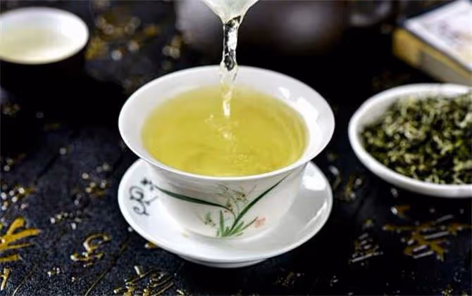 茶葉水可以澆花嗎?澆什麼花比較合適?