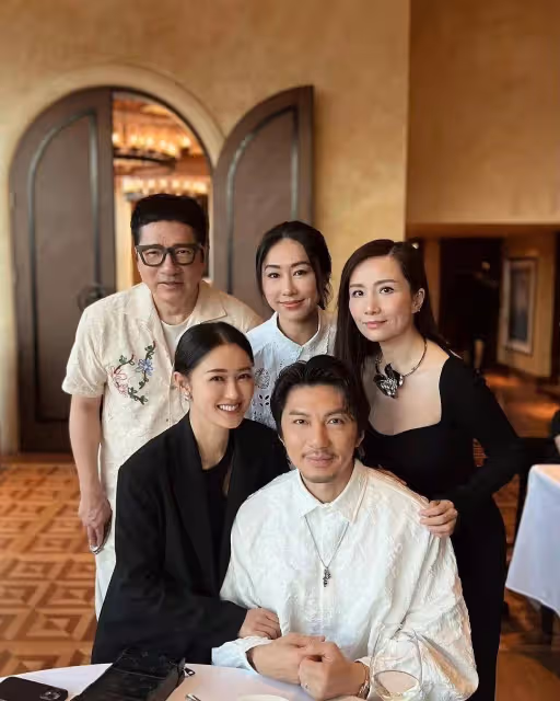 有心轉幕後?TVB當家小生袁偉豪與圈中好友慶生,生日蛋糕有玄機