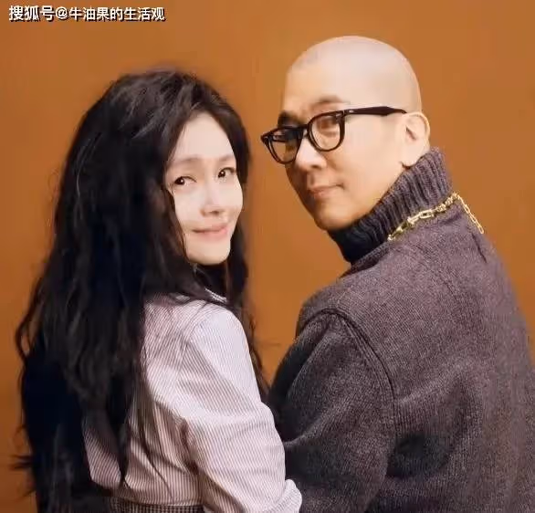 大S具俊曄手牽手散步狀態引熱議,被嘲夕陽紅CP,汪小菲馬莜梅完勝