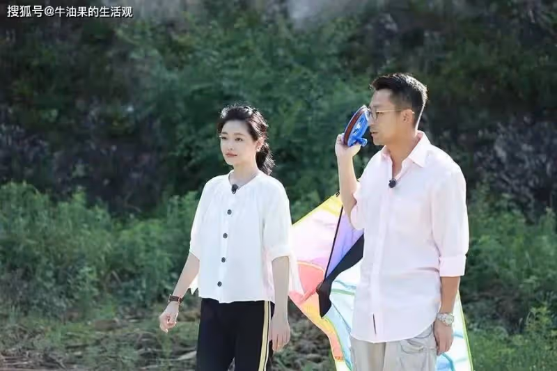 大S具俊曄手牽手散步狀態引熱議,被嘲夕陽紅CP,汪小菲馬莜梅完勝