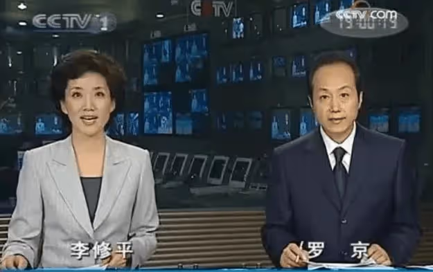 「央視一哥」去世,當初哭到昏厥的妻子卻改嫁豪門,如今25歲兒子成啥樣?