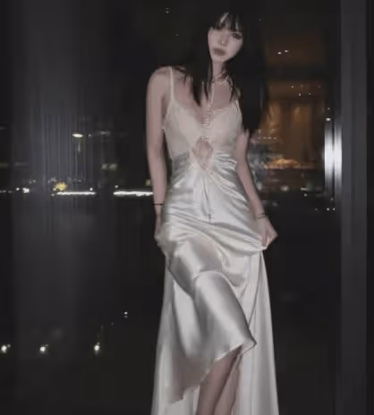 汪峰18歲女兒近 照火辣，濃妝艷抹街頭夜遊，傳章子怡走後風格大變