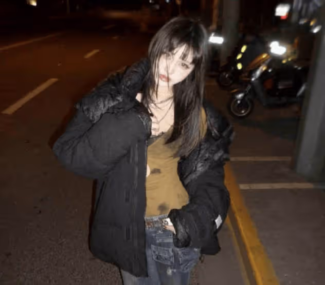 汪峰18歲女兒近 照火辣，濃妝艷抹街頭夜遊，傳章子怡走後風格大變