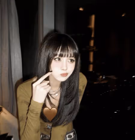 汪峰18歲女兒近 照火辣，濃妝艷抹街頭夜遊，傳章子怡走後風格大變