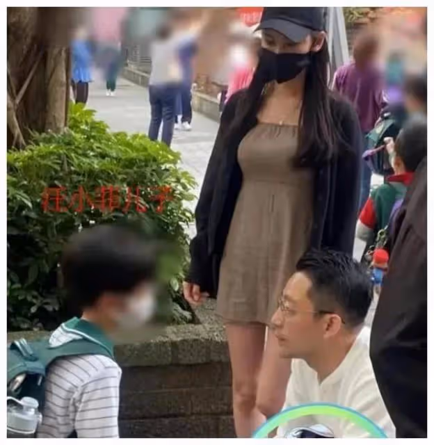 汪小菲開勞斯萊斯秀恩愛!網友吐槽:真浮誇!像村裡的暴發戶!