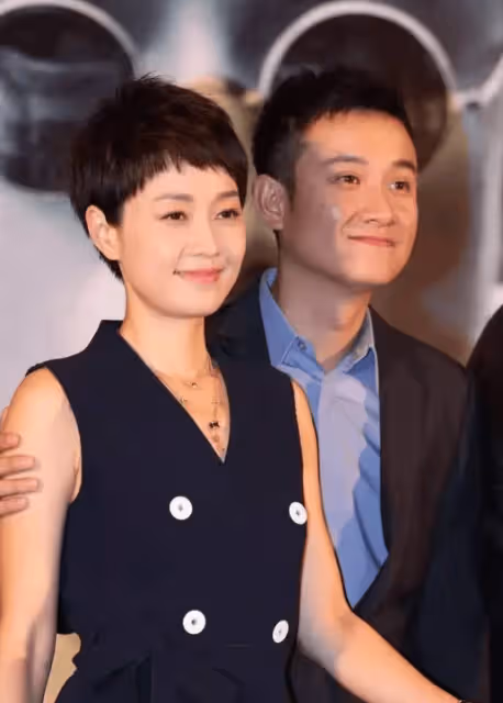 馬伊琍與倆女兒背影照流出，母女仨皆是大長腿，大女兒已高過她