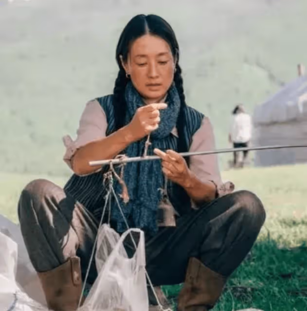 馬伊琍與倆女兒背影照流出，母女仨皆是大長腿，大女兒已高過她