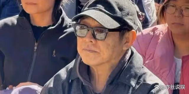 李連杰五台山虔誠禮佛,林虎大師親迎,保鏢護駕顯疲態