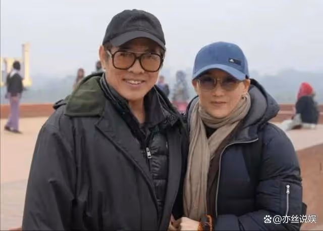 李連杰五台山虔誠禮佛,林虎大師親迎,保鏢護駕顯疲態