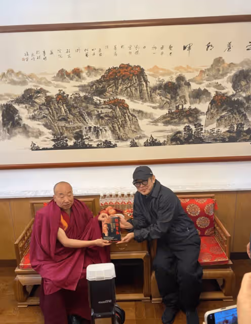 李連杰赴五台山禮佛,獲知名大師熱情接待,火供場面大遭百人圍觀