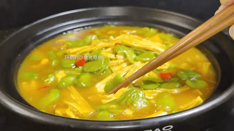腐竹和它絕配,一碗全是高蛋白!換個味道燜一鍋,軟嫩透了,澆在米飯上吃最絕