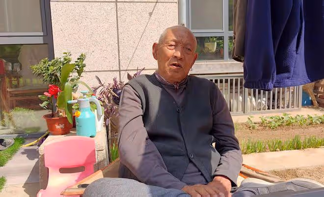 趙麗穎爺爺近照罕曝光!面容和善額頭似復刻,談及孫女滿臉擔心!