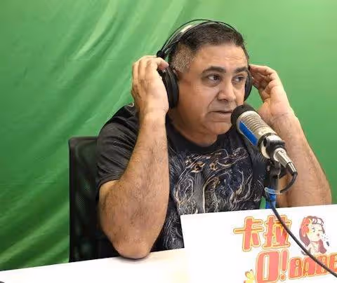 54歲TVB外籍演員罕見回港探望好友,五年前因沒劇拍無奈離巢