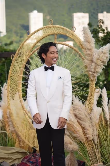 恭喜!39歲香港男星宣布愛妻誕下小公主,中文名由爺爺一手包辦