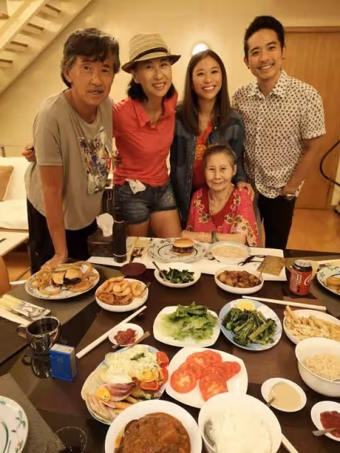 恭喜!39歲香港男星宣布愛妻誕下小公主,中文名由爺爺一手包辦