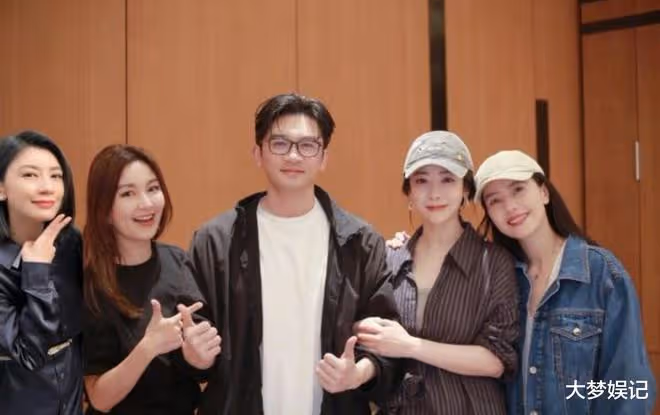 蘇有朋「倚天4美」22年世紀同框！賈靜雯缺席不消失：與你們同在