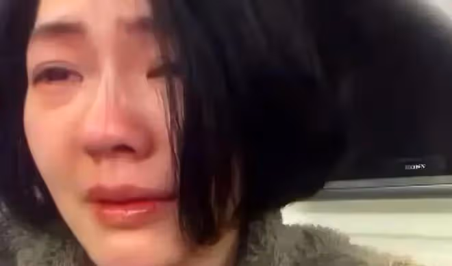 小s滿口誇讚三個女兒,開心過節,稱其不再遺憾,許雅鈞未露面