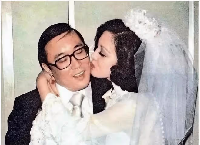 何莉莉:遭背叛43年不離婚,熬死丈夫後,她的報復讓小三有苦難言