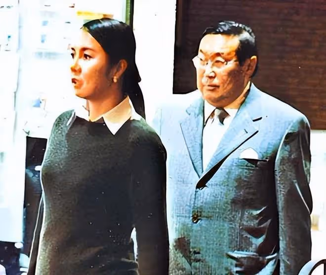 何莉莉:遭背叛43年不離婚,熬死丈夫後,她的報復讓小三有苦難言