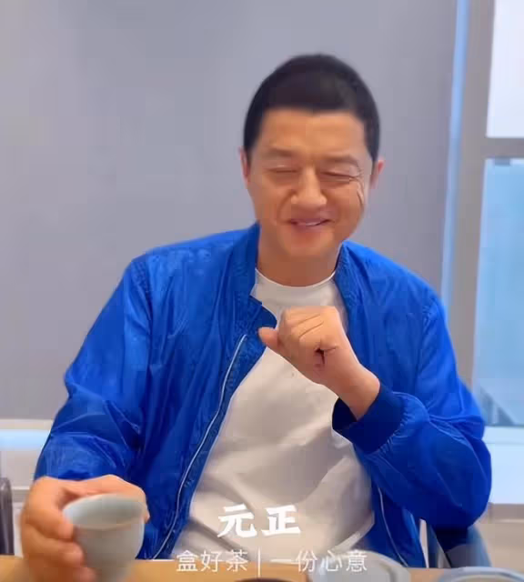 李亞鵬現身品茶,絕口不提社保的事,爆料人再添猛料揭發他