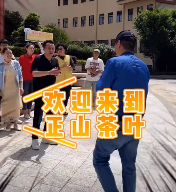 李亞鵬現身品茶,絕口不提社保的事,爆料人再添猛料揭發他