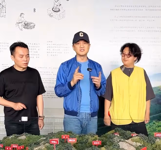 李亞鵬現身品茶,絕口不提社保的事,爆料人再添猛料揭發他