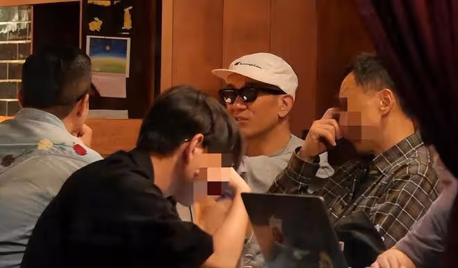 和大S鬧矛盾了?具俊曄深夜垂頭喪氣獨自回家,背影略顯孤獨落寞