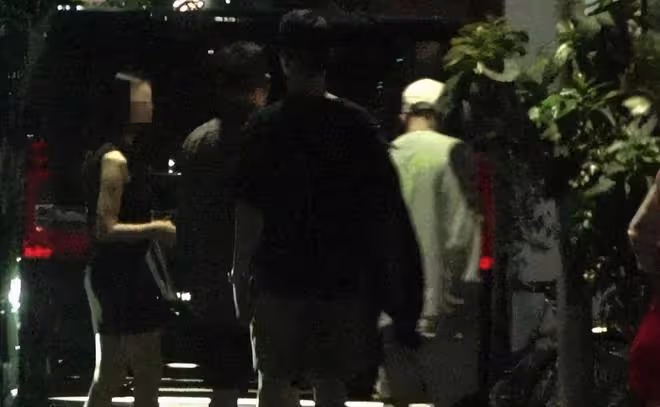 和大S鬧矛盾了?具俊曄深夜垂頭喪氣獨自回家,背影略顯孤獨落寞