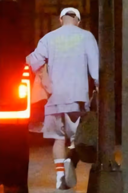和大S鬧矛盾了?具俊曄深夜垂頭喪氣獨自回家,背影略顯孤獨落寞
