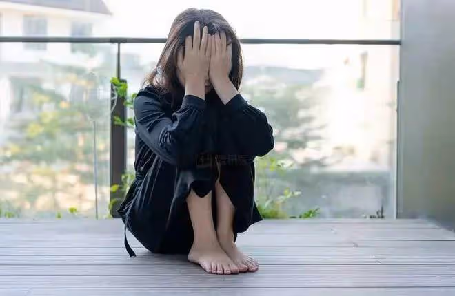 不許我和妹妹上大學的父親,供叔叔的兒子讀了研究生,最後打臉了