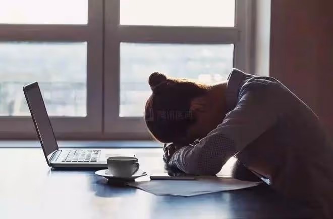 不許我和妹妹上大學的父親,供叔叔的兒子讀了研究生,最後打臉了