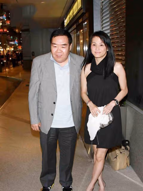 香港男星新劇大秀演技,曾因經營不善欠債千萬,幸獲妻子不離不棄