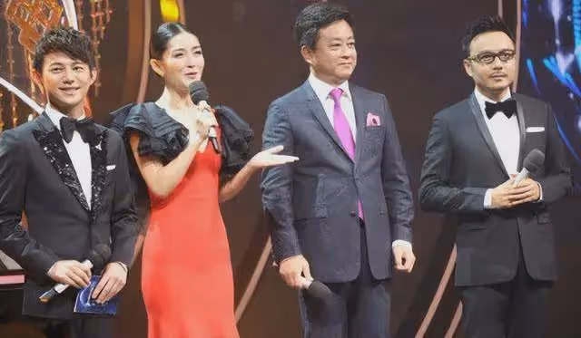 42歲的謝娜，終於為自己的「裝瘋賣傻」付出了代價