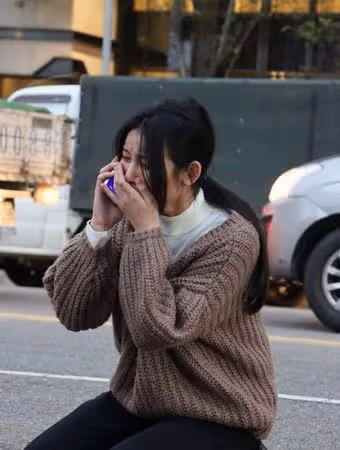 采子被直擊路邊崩潰爆哭! 全素顏「憔悴失神畫面」曝光
