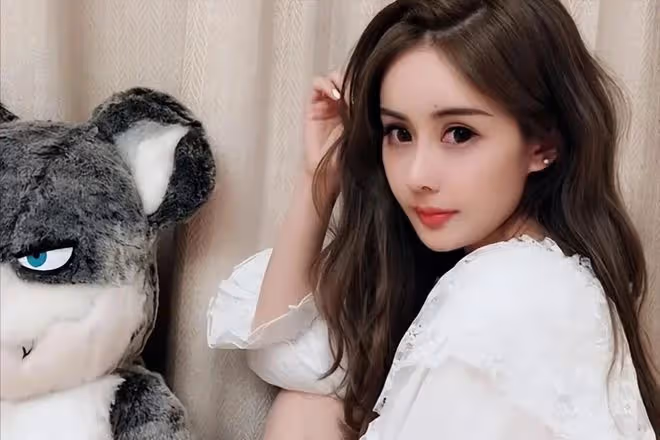 韋雪拒4000萬分手費,母憑子貴獲9億,王思聰驚呼這才是頂級玩家