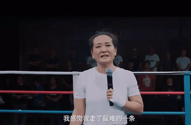 42歲賈玲又被罵,減肥紀錄片一出全是差評,吳京的話說對了