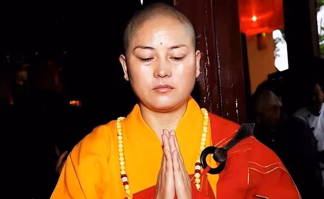 從空姐到尼姑,她捨棄千萬資產出家,成為命中注定的一方「菩薩」