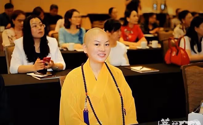 從空姐到尼姑，她捨棄千萬資產出家，成為命中注定的一方「菩薩」