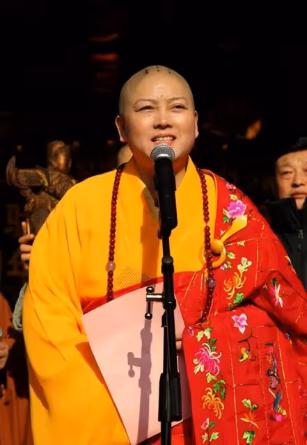 從空姐到尼姑,她捨棄千萬資產出家,成為命中注定的一方「菩薩」