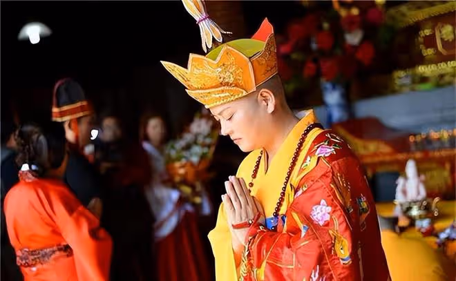 從空姐到尼姑,她捨棄千萬資產出家,成為命中注定的一方「菩薩」