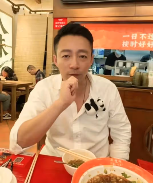 汪小菲馬筱梅現身成都，甜蜜約會熊貓基地，幸福滿溢引關注